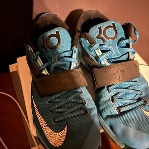 Men’s KD tennis shoe